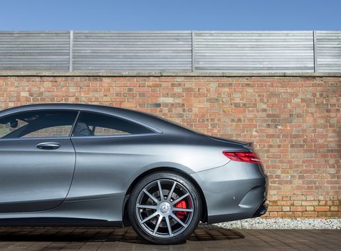 Mercedes-Benz S Class S63 Coupe 28
