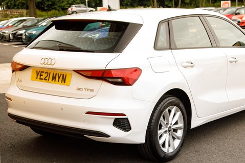 Audi A3 SPORTBACK TFSI TECHNIK MHEV 8