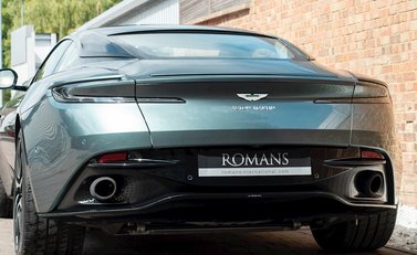 Aston Martin DB11 V8 22