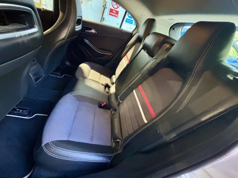Mercedes-Benz A Class A180 CDI BLUEEFFICIENCY SE AUTOMATIC 12