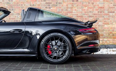 Porsche 911 Targa 4 GTS (991.2) 14