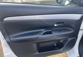 Mitsubishi Outlander PHEV 2.0h 12kWh GX4h CVT 4WD AUTO 28