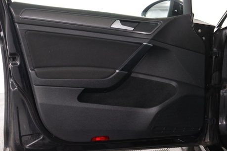 Volkswagen Golf SE NAVIGATION TDI 44