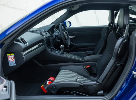 Porsche Cayman GT4 (718) 18