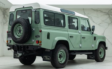 Land Rover Defender 110 HERITAGE 6