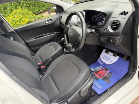 Hyundai i10 1.2 Premium SE Euro 6 5dr 12