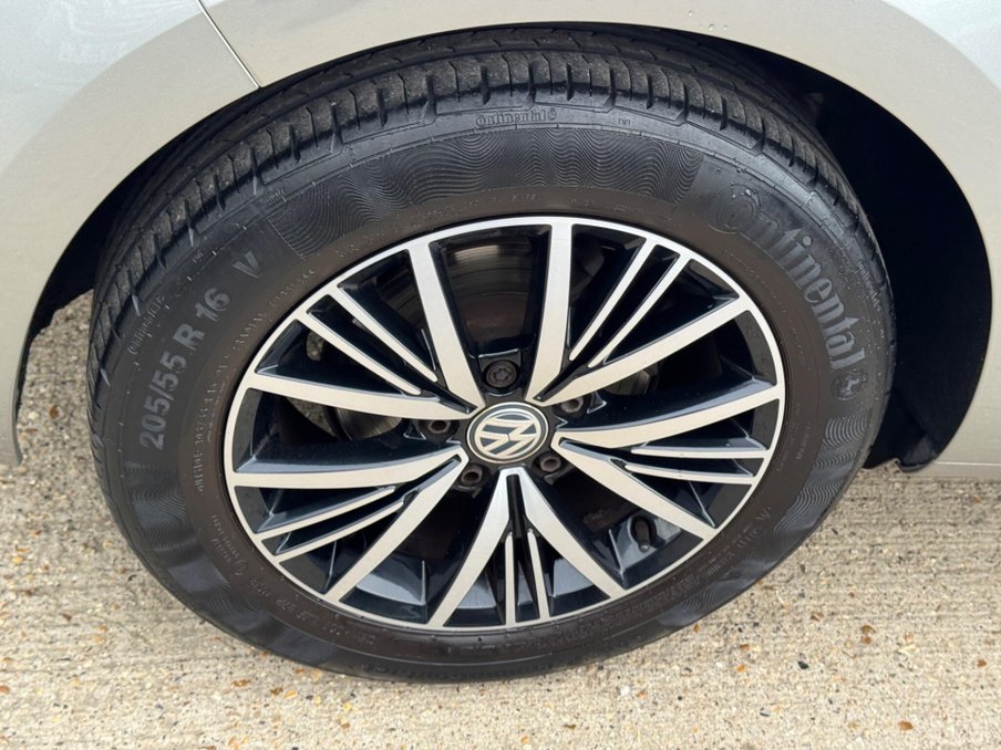 2017 Volkswagen Golf — image 41