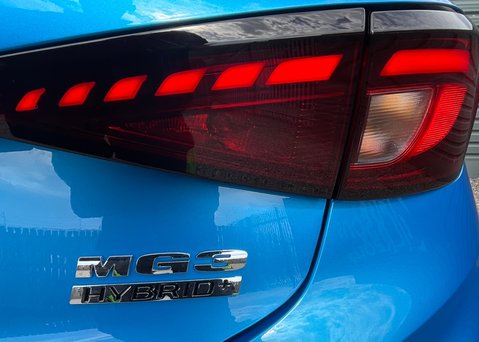 MG MG3 1.5 HYBRID+ TROPHY 13