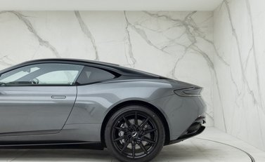 Aston Martin DB11 V8 Shadow Edition 23
