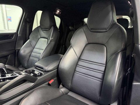 Porsche Cayenne 3.0 V6 E-Hybrid 14.1kWh Coupe 5dr Petrol Plug-in Hybrid TiptronicS 4WD Euro 6