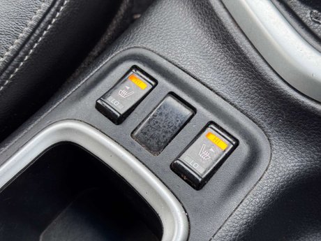 Nissan Navara 2.3 Navara Tekna dCi 4WD 5dr 35