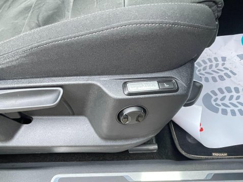 Volkswagen Tiguan 2.0 TDI SEL SUV 5dr Diesel DSG Euro 6 (s/s) (150 ps) 21