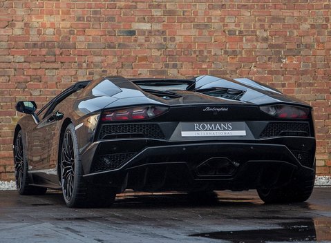 Lamborghini Aventador S LP740-4 Roadster 3