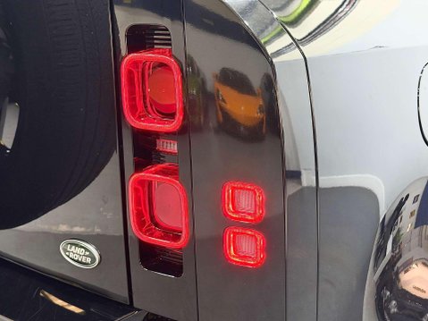 Land Rover Defender 3.0 D300 MHEV X-Dynamic HSE SUV 5dr Diesel Auto 4WD Euro 6 (s/s) (300 ps) 60