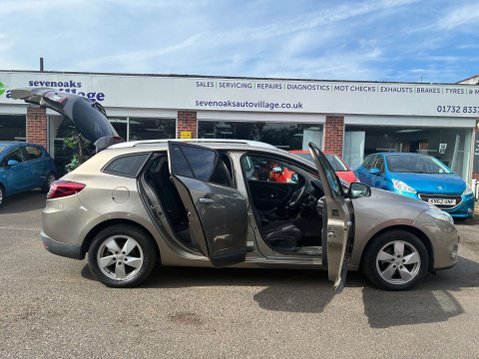 Renault Megane 1.6 16V Dynamique TomTom Sport Tourer 5dr Petrol Manual Euro 5 (110 ps) 6