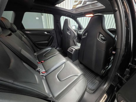 Audi RS4 4.2 FSI V8 Estate 5dr Petrol S Tronic quattro Euro 5 (450 ps) 23