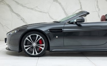 Aston Martin V12 Vantage ROADSTER 55
