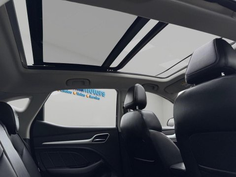 MG ZS 44.5kWh Exclusive Auto 5dr 3