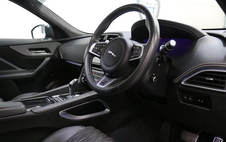 Jaguar F-Pace SVR AWD - Stunning Example with Sliding Panoramic Roof 4