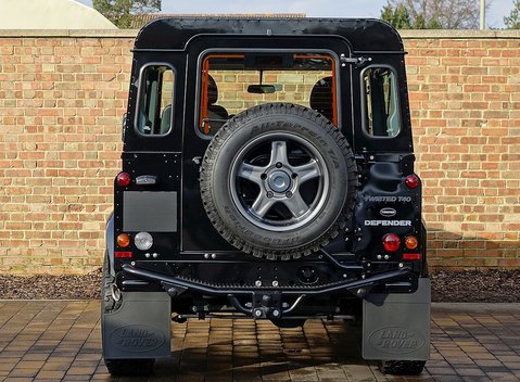 Land Rover Defender T40 11