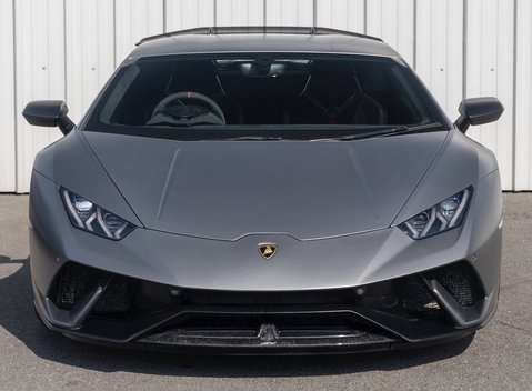 Lamborghini Huracan LP640-4 Performante 4
