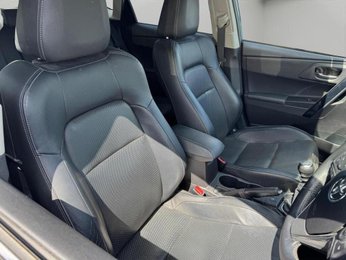 Toyota Auris 1.2 VVT-i Excel Euro 6 (s/s) 5dr