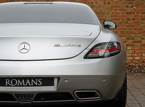 Mercedes-Benz SLS AMG GT 12
