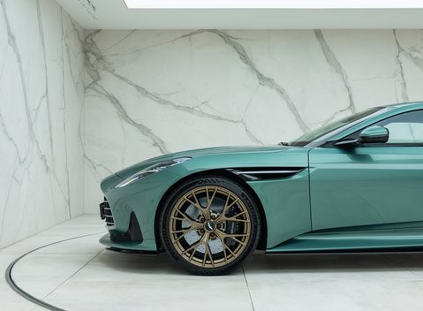 Aston Martin DB12 Coupe 43