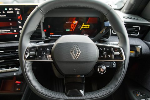Renault 5 TECHNO E-TECH 16