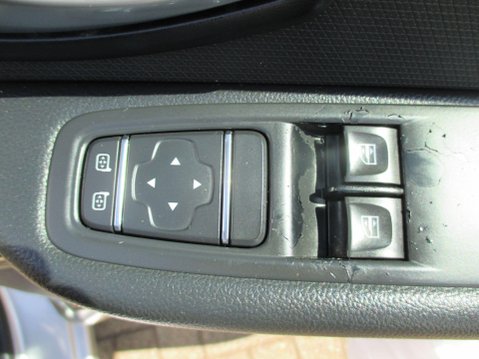 Renault Clio 0.9 TCe Play Euro 6 (s/s) 5dr 41