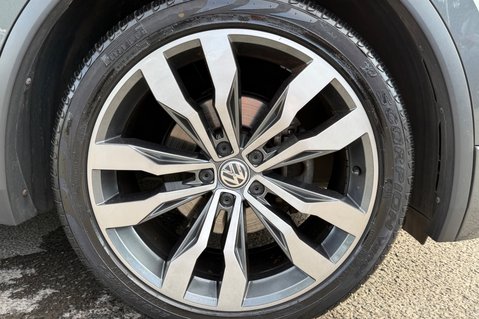 Volkswagen Tiguan R-LINE TECH TSI EVO DSG -CAMERA -FULL VW SERVICE HISTORY  64