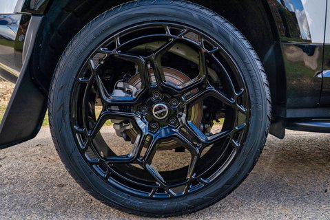 Land Rover Defender 90 Obsidian WideTrak D250 S Hardtop 5