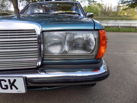 Mercedes-Benz W123 230 CE Pillarless Coupe 40