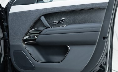 Land Rover Range Rover Sport P530 First Edition 26