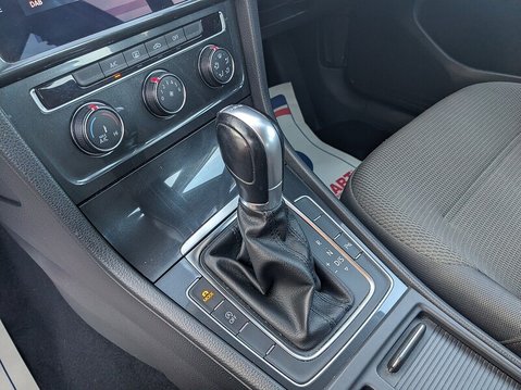 Volkswagen Golf SE NAVIGATION TDI BLUEMOTION TECHNOLOGY DSG 23