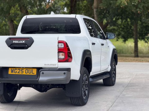 Toyota Hilux 2.8 Hilux Invincible X MHEV 4WD A 4WD 4dr 18