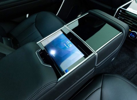 Land Rover Range Rover P530 Autobiography LWB 19