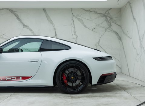 Porsche 911 Carrera 4 GTS (992) 42