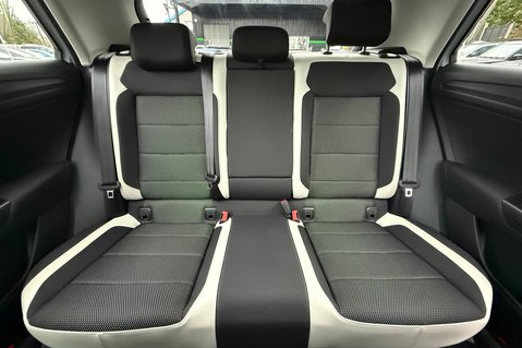 Volkswagen T-Roc SEL TSI EVO DSG -WHITE SILVER -PAN ROOF -CAMERA -WINTER PACK  18