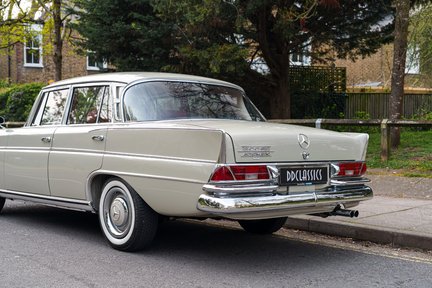 Mercedes-Benz S Class 300SE Fintail W112 "Königsflosse" 15