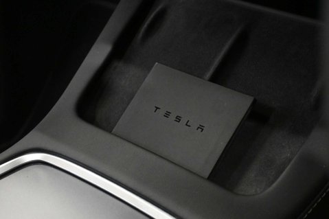 Tesla Model Y ModeL Y Long Range AWD 4WD 5dr 9