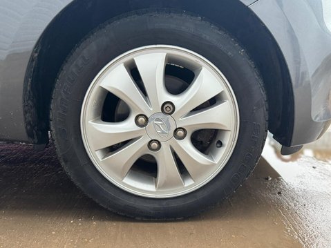 Kia Carens 2.0 CRDi SR 5dr (7 Seats) 25