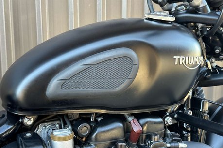 Triumph Bonneville 1.2 Bonneville Bobber Black 9