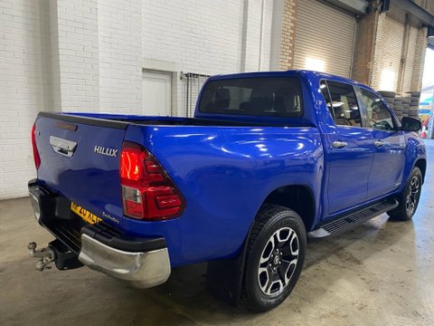 Toyota Hilux INVINCIBLE 4WD D-4D DCB 3