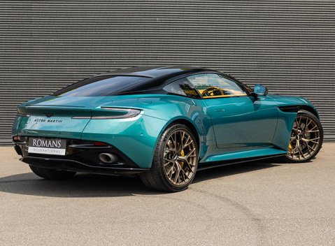 Aston Martin DB12 V8 4