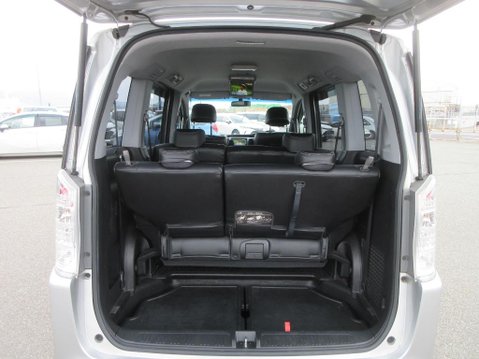 Honda Stepwagon Z RK5 + 8 SEATS 9