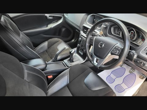 Volvo V40 T2 R-DESIGN NAV PLUS 4