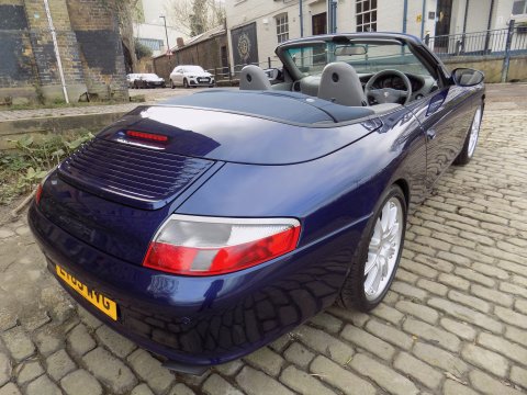 Porsche 911 CARRERA 2 CONVERTIBLE 47
