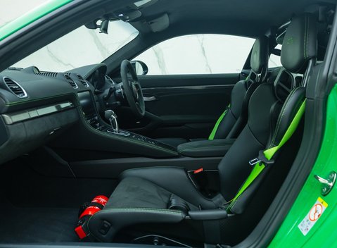 Porsche Cayman GT4 (718) 18