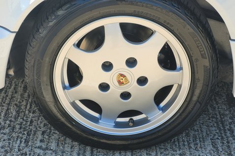 Porsche 911 CARRERA 2 25